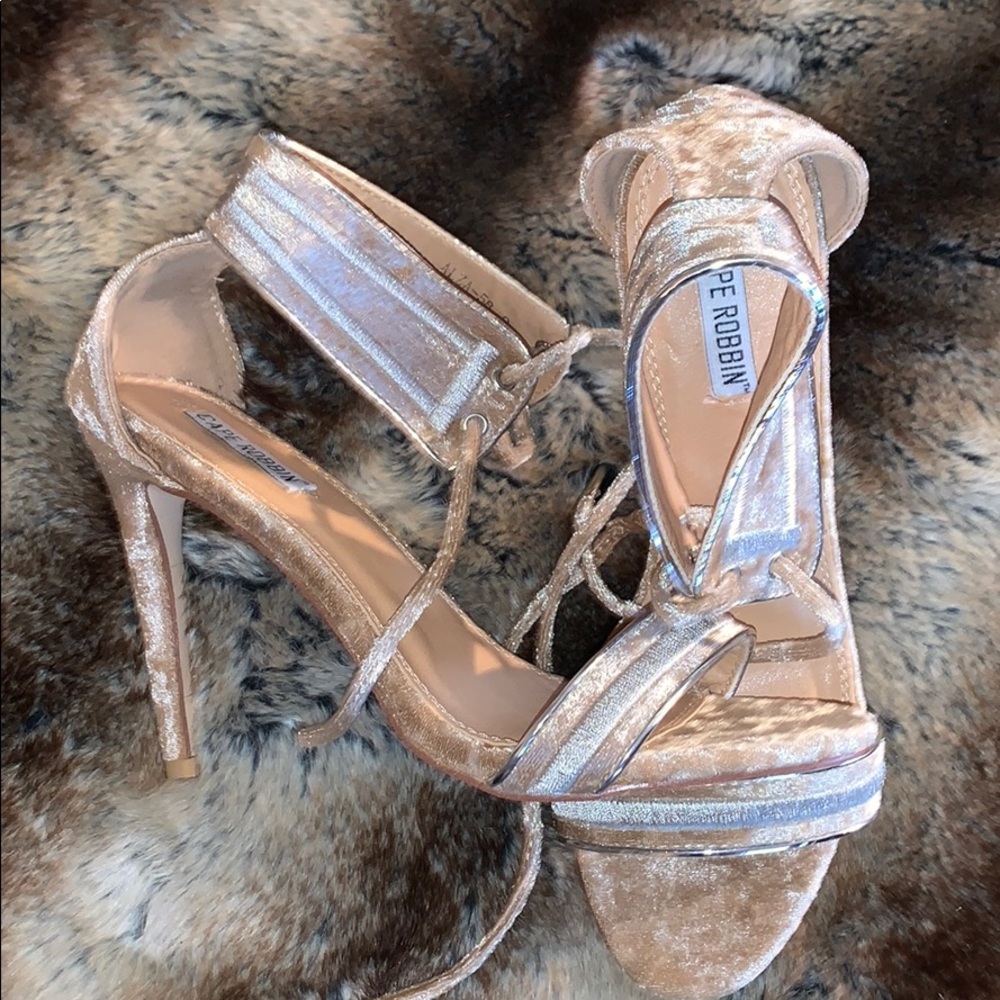BRAND NEW HEELS by Cape Robbin